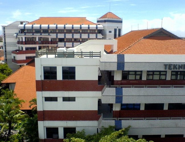 Universitas-Surabaya-3-650×500